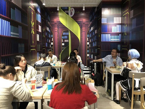 咖啡店中布置的场景图-碧翠丝的禁书库