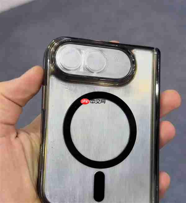 外观无悬念了！首款iPhone Fold保护壳模具偷跑